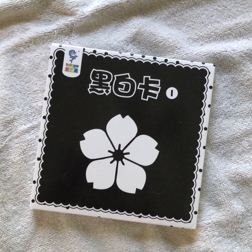 Black/White Flashcards for Newborns